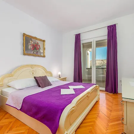 Apartment 2 Bedroom Stunning In Pag Pag Town