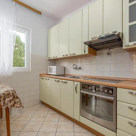 2 Bedroom Lovely Apartment In Pag *