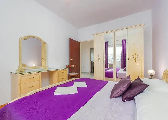 2 Bedroom Stunning In Pag *