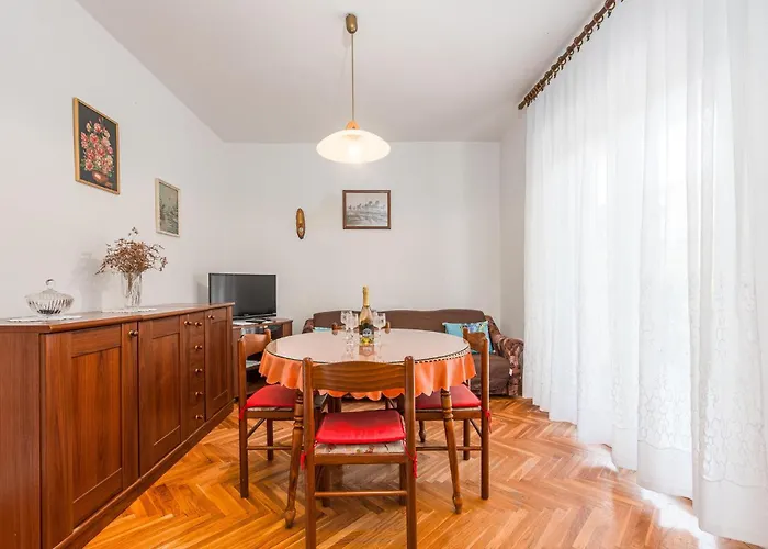 2 Bedroom Stunning In Pag