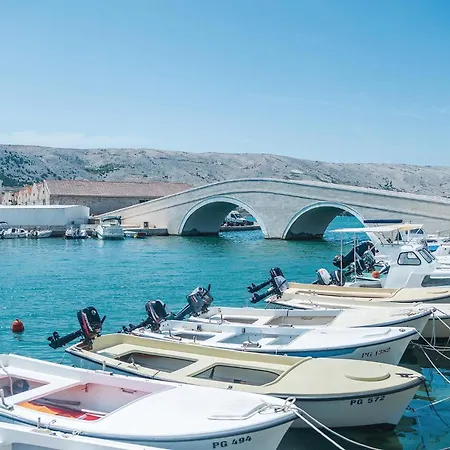 2 Bedroom Lovely Apartment In Pag Apartamento Pag Town