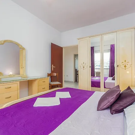 2 Bedroom Lovely Apartment In Pag *