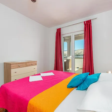 2 Bedroom Lovely Apartment In Pag Pag Town