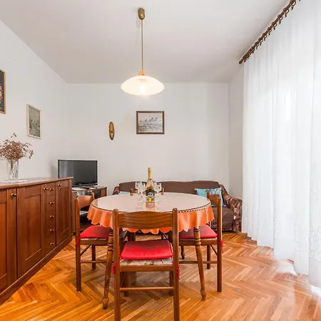2 Bedroom Lovely Apartment In Pag