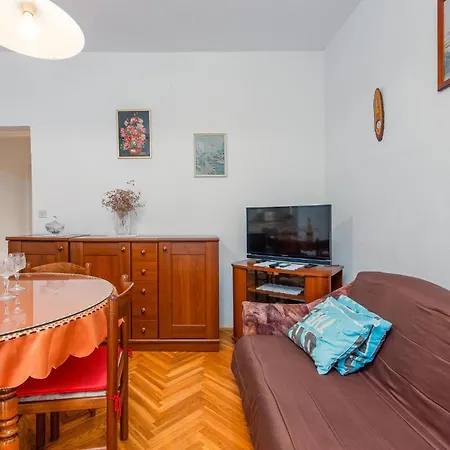 2 Bedroom Lovely Apartment In Pag Apartamento *