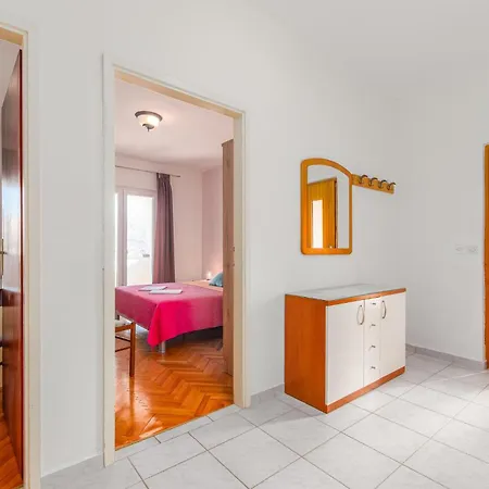 2 Bedroom Lovely Apartment In Pag Pag Town