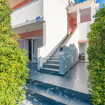 2 Bedroom Lovely Apartment In Pag Lejlighed